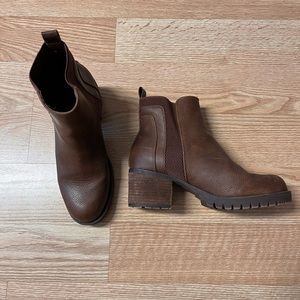 Size 8.5 women’s brown boots